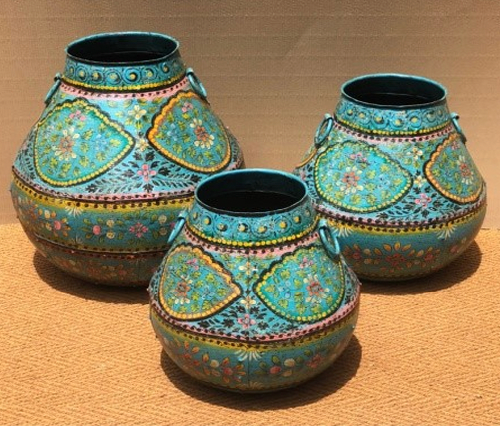 Set of three graduated hand-painted Rajasthani metal pots in teal with floral teardrop cartouches, dot-work and iron ring handles