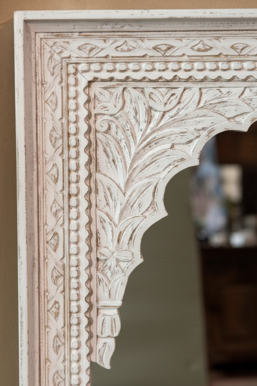 Close-up of hand-carved beaded rope border and Mughal arch floral spandrel detail